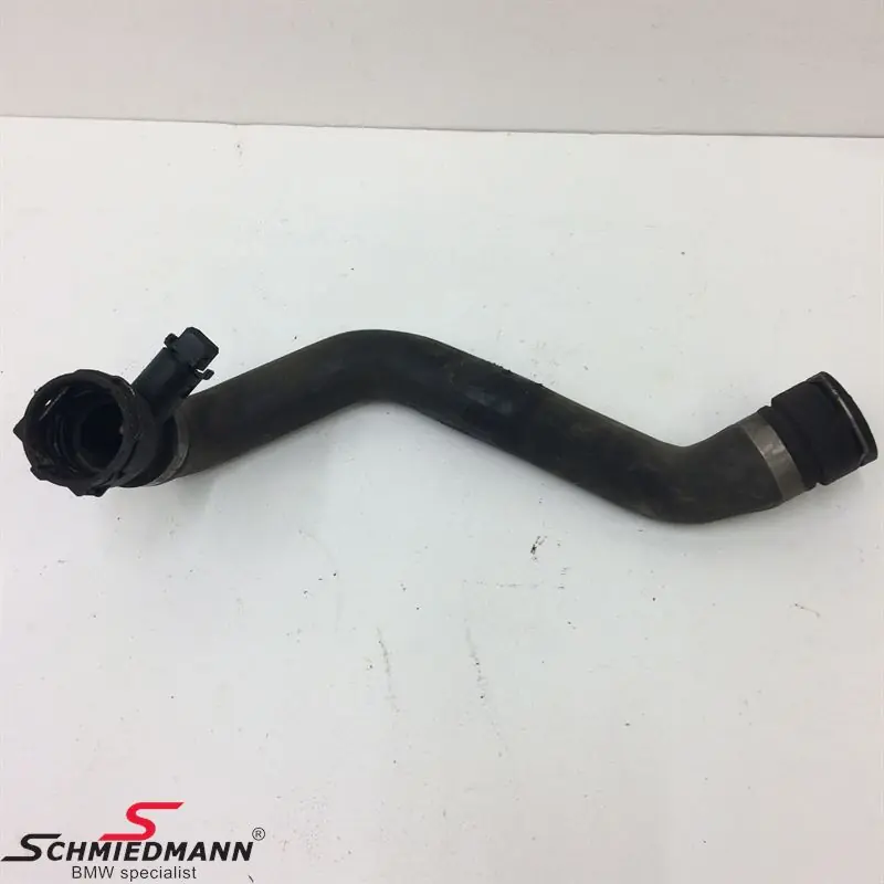 Alennettu hinta - Water hose from the bottom of the radiator to the connecting flange on the engine block 11531705224 11531705224 1705224